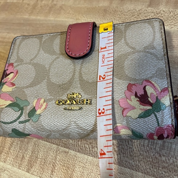 Coach Signature Pink Lily Wallet - Picture 3 of 10